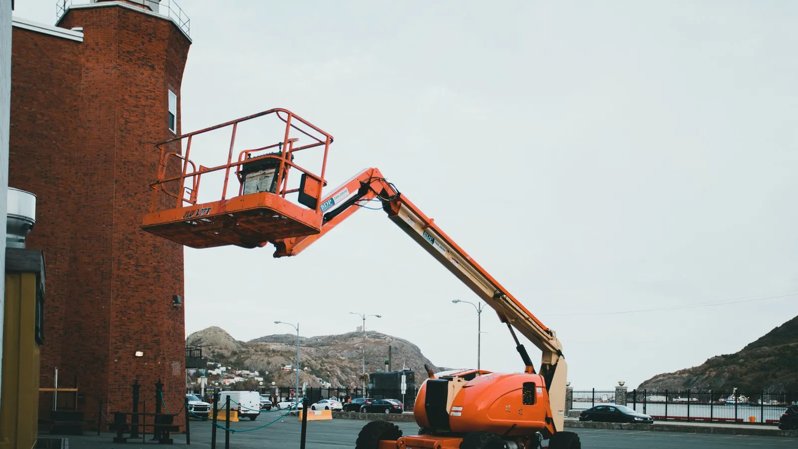 Louer une nacelle : bien préparer votre chantier