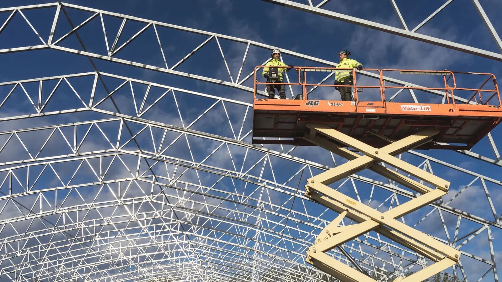 Travail en hauteur en entrepôt : la nacelle électrique