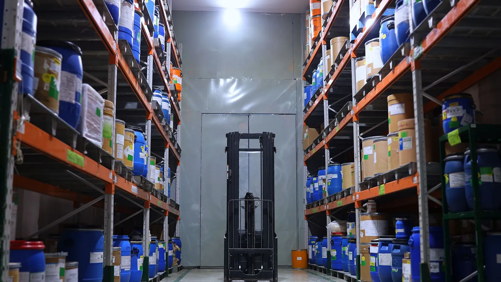 Reach-truck : optimiser le stockage en allées étroites